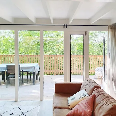 Alpesi faház Moderne A-frame Midden In Het Bos, Luxe *